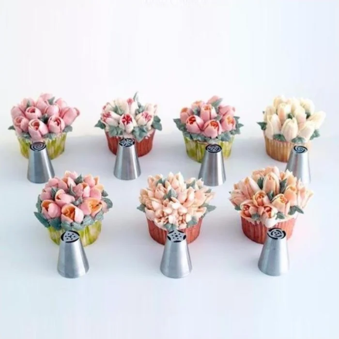 SET 6 BECCUCCI RUSSI FLOREALI DESIGN EUROPEO PATISSE Decorazioni dolci e Cupcakes con Sac a Poche